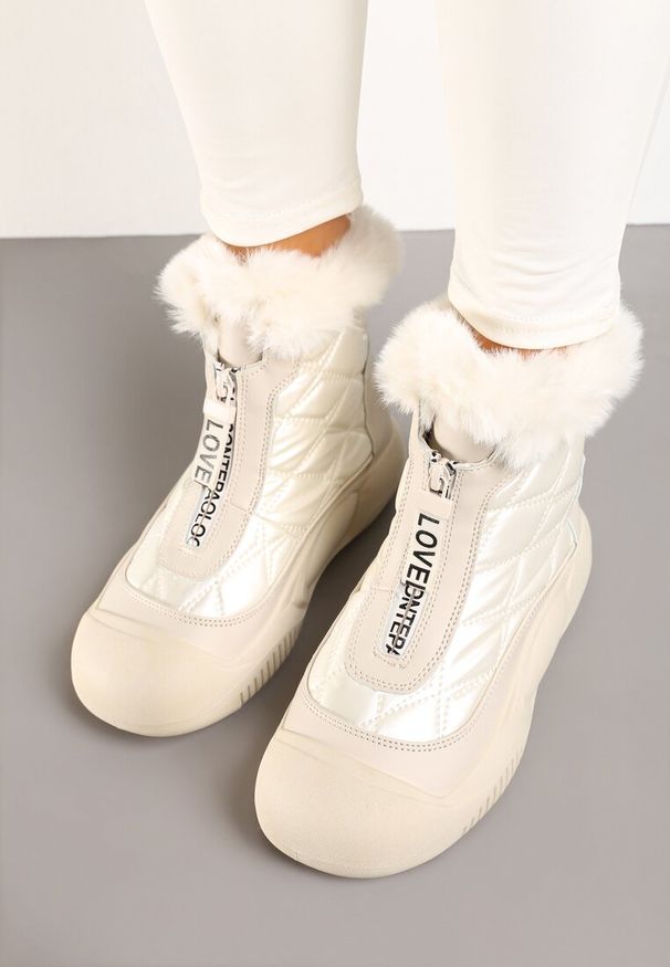 Renee - Beżowe Śniegowce Vices na Platformie z Pikowaną Cholewką i Futerkiem Gemitana. Okazja: na spacer, na co dzień. Kolor: beżowy. Materiał: futro. Szerokość cholewki: normalna. Sezon: zima. Obcas: na platformie. Styl: casual