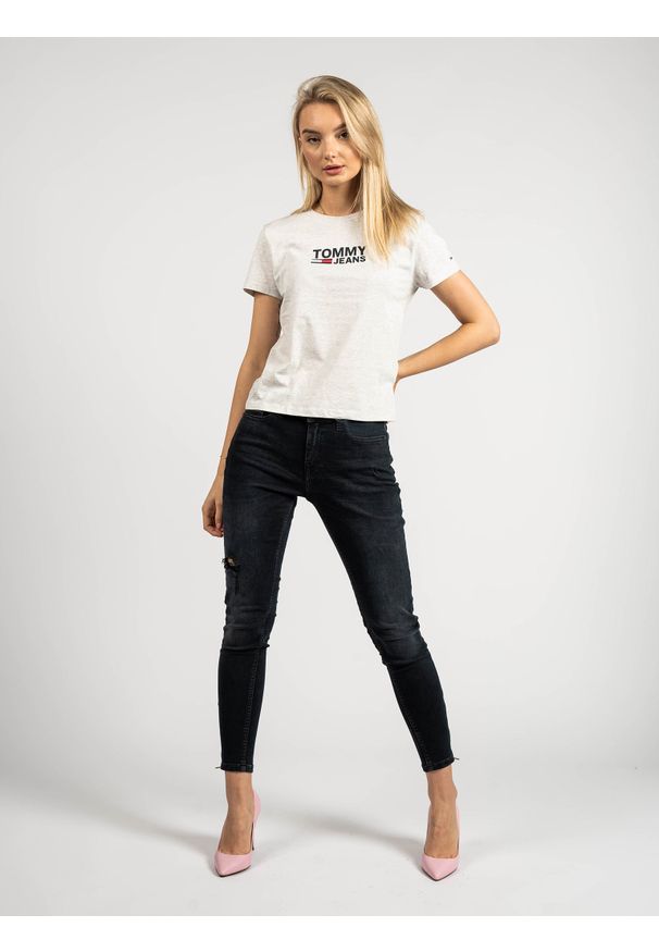 TOMMY HILFIGER - Tommy Hilfiger T-shirt | DW0DW07029 | Kobieta | Szary. Okazja: na co dzień. Kolor: szary. Materiał: bawełna. Wzór: nadruk. Styl: casual