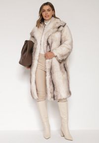 Born2be - Biały Płaszcz Futro z Szerokim Kołnierzem i Kieszeniami Ezinda. Okazja: do pracy, na co dzień, na spotkanie biznesowe. Typ kołnierza: golf. Kolor: biały. Materiał: futro. Styl: klasyczny, casual, elegancki, biznesowy #6