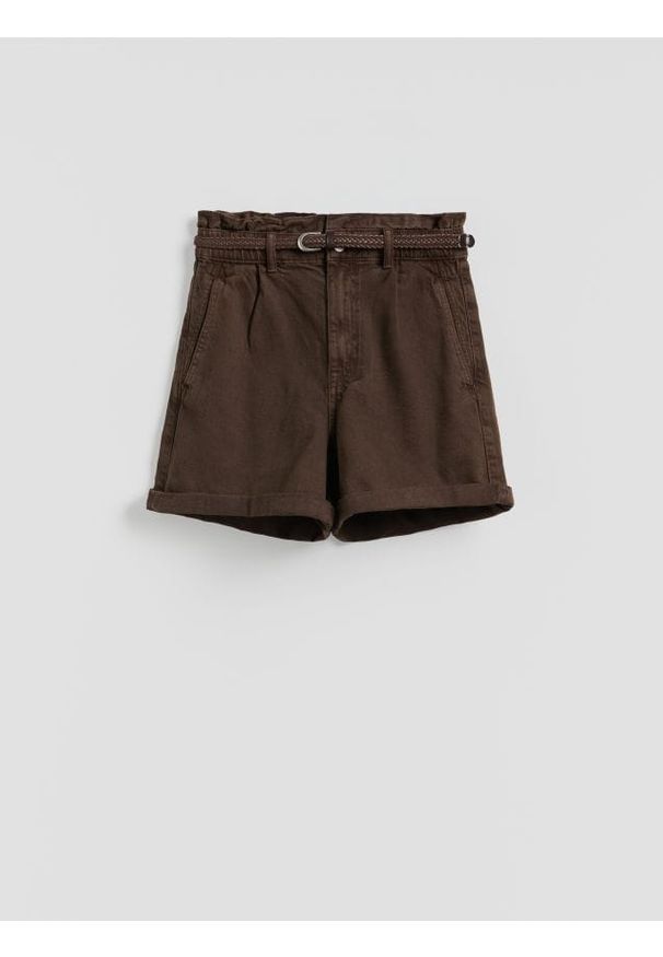Reserved - Jeansowe szorty z paskiem - dark grey jeans. Materiał: jeans