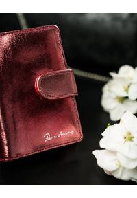 PIERRE ANDREUS - Błyszczący portfel damski czerwony Pierre Andreus N509-METALIC RED. Kolor: czerwony. Materiał: skóra #1