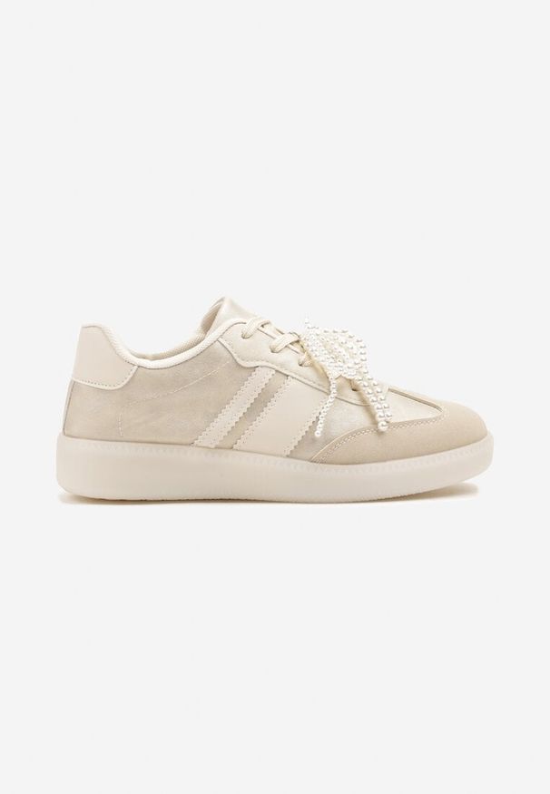 Born2be - Beżowe Sneakersy w Stylu Klasycznych Tenisówek z Perłowym Zdobieniem Nalarie. Okazja: na co dzień. Kolor: beżowy. Materiał: jeans. Szerokość cholewki: normalna. Wzór: aplikacja. Obcas: na płaskiej podeszwie