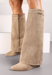 Born2be - Ciemnobeżowe Kozaki na Koturnie z Wywiniętą Cholewką Alstina. Kolor: beżowy. Szerokość cholewki: normalna. Obcas: na koturnie. Styl: wizytowy #1