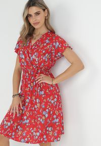 Born2be - Czerwona Sukienka Midi z Wiskozy z Gumką w Talii i Krótkim Rękawem Jodys. Kolor: czerwony. Materiał: wiskoza. Długość rękawa: krótki rękaw. Długość: midi #2