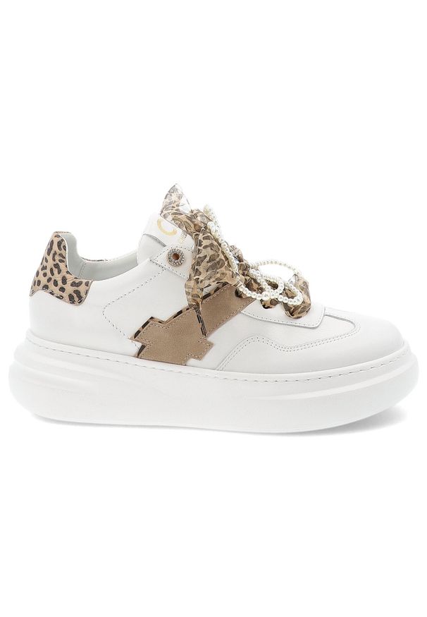 CheBello - Białe Sneakersy Chebello Eleganckie Obuwie Damskie Z Wyrazistym Akcentem Panterka. Okazja: na co dzień. Kolor: biały. Materiał: skóra. Wzór: motyw zwierzęcy. Styl: elegancki