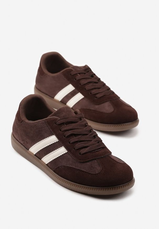 Born2be - Brązowe Buty Sportowe Sneakersy z Paskami z Boku Nalovelle. Okazja: na co dzień. Zapięcie: pasek. Kolor: brązowy. Materiał: jeans