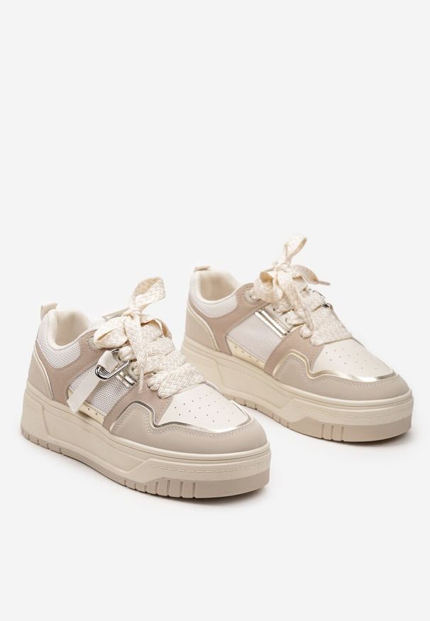 Renee - Ciemnobeżowe Sneakersy na Niskiej Platformie z Zawieszką i Ozdobnymi Sznurówkami Salam. Okazja: na co dzień, na spacer. Zapięcie: sznurówki. Kolor: beżowy. Materiał: jeans. Sezon: wiosna, lato. Obcas: na platformie. Sport: turystyka piesza