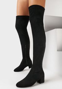 Born2be - Czarne Kozaki za Kolano na Niskim Słupku Zeuna. Okazja: na co dzień. Wysokość cholewki: za kolano. Kolor: czarny. Materiał: zamsz, jeans. Szerokość cholewki: normalna. Obcas: na słupku. Styl: klasyczny, casual, elegancki