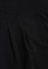 Born2be - Czarne Spodnie z Eleganckimi Zakładkami i Nogawkami o Długości 3/4 Dorasea. Okazja: do pracy, na co dzień. Kolekcja: plus size. Kolor: czarny. Styl: elegancki #7