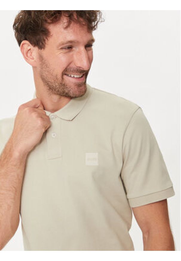 BOSS - Boss Polo Passenger 50507803 Beżowy Slim Fit. Typ kołnierza: polo. Kolor: beżowy. Materiał: bawełna