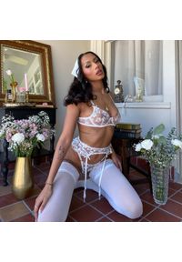 Intica - Komplet bielizny z haftem elegancki zestaw biustonosz i majtki Lavina. Kolor: biały. Materiał: materiał, skóra. Wzór: haft #4