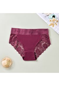 Intica - Koronkowe tangi z ozdobnym pasem na specjalne okazje Kasumi. Kolor: czerwony. Materiał: koronka. Wzór: koronka