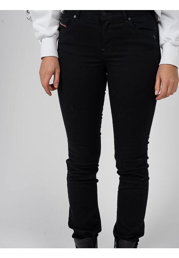 Diesel Jeansy "Sandy" | 00SFXN069EI | Kobieta | Czarny. Kolor: czarny. Wzór: aplikacja. Styl: klasyczny, elegancki