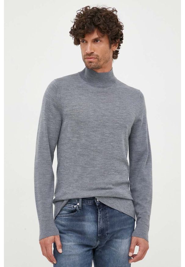 Calvin Klein sweter wełniany męski kolor szary lekki z półgolfem. Typ kołnierza: golf. Kolor: szary. Materiał: wełna