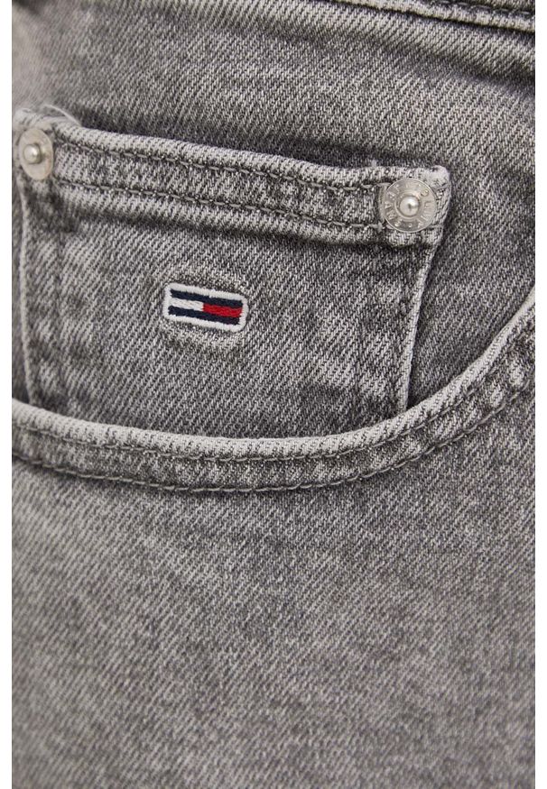 Tommy Jeans szorty jeansowe BF6172 damskie kolor szary gładkie high waist. Okazja: na co dzień. Stan: podwyższony. Kolor: szary. Materiał: denim. Wzór: gładki. Styl: casual