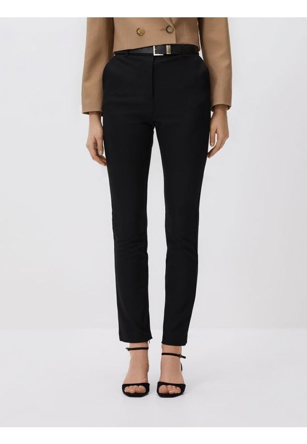 Reserved - Spodnie z paskiem - czarny. Kolor: czarny. Materiał: tkanina, wiskoza