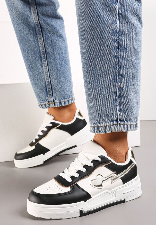 Renee - Czarno-Białe Sznurowane Sneakersy na Grubej Podeszwie z Brokatowym Zdobieniem Anaieli. Kolor: czarny. Szerokość cholewki: normalna. Wzór: aplikacja