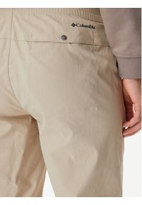 columbia - Columbia Spodnie outdoor Cedar Crest™ 2119793 Beżowy Regular Fit. Kolor: beżowy. Materiał: syntetyk. Sport: outdoor