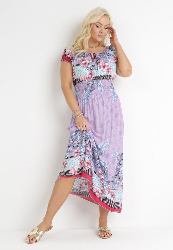 Born2be - Fioletowa Sukienka Maxi Hiszpanka z Gumkami w Talii z Bawełny Doreyana. Typ kołnierza: dekolt hiszpanka. Kolor: fioletowy. Materiał: bawełna. Sezon: lato, wiosna. Długość: maxi