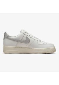 Buty sportowe damskie Nike W AIR FORCE 1 '07 ESS TRND. Kolor: biały. Model: Nike Air Force