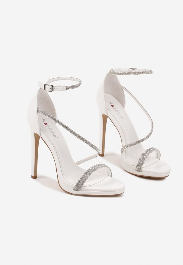 Renee - Białe Eleganckie Szpilki Sandały Zdobione Cyrkoniami Ninitila. Zapięcie: pasek. Kolor: biały. Materiał: jeans. Wzór: aplikacja. Obcas: na szpilce. Styl: elegancki