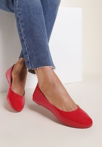 Renee - Czerwone Balerinki Nysaxise. Nosek buta: okrągły. Kolor: czerwony. Materiał: lakier. Wzór: jednolity. Obcas: na płaskiej podeszwie
