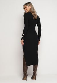 Born2be - Czarna Prążkowana Maxi Sukienka z Wiskozą Ozdobiona Guzikami i Rozcięciem Pollare. Kolor: czarny. Materiał: prążkowany, wiskoza. Wzór: aplikacja. Sezon: zima. Długość: maxi #6