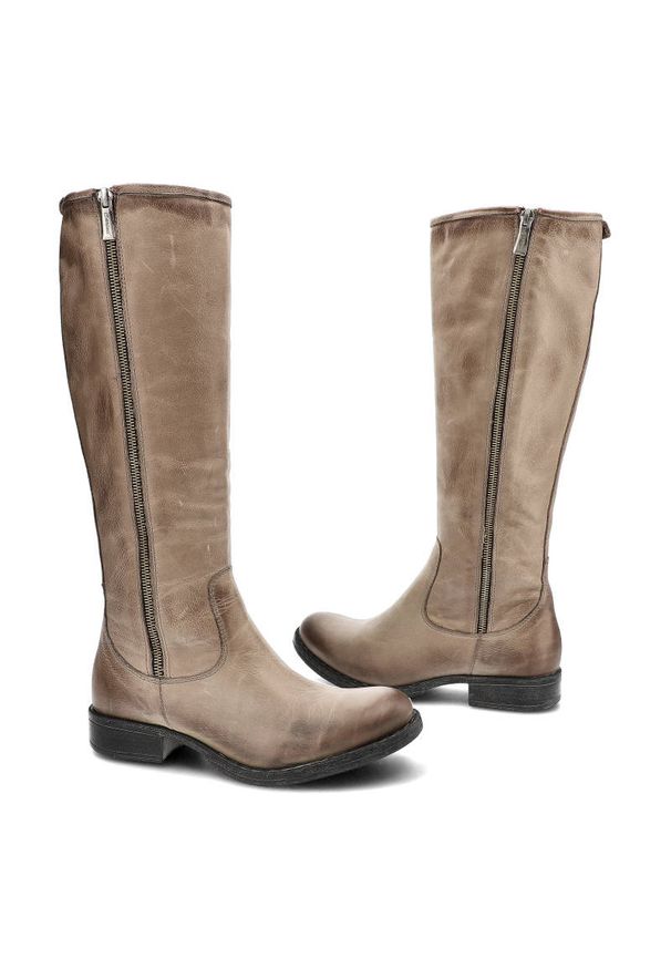 Beżowe Kozaki Carinii Ocieplane Buty Damskie. Okazja: na co dzień. Wysokość cholewki: przed kolano. Zapięcie: zamek. Kolor: beżowy. Materiał: nubuk, skóra. Szerokość cholewki: normalna. Sezon: zima, jesień. Styl: klasyczny, casual, elegancki