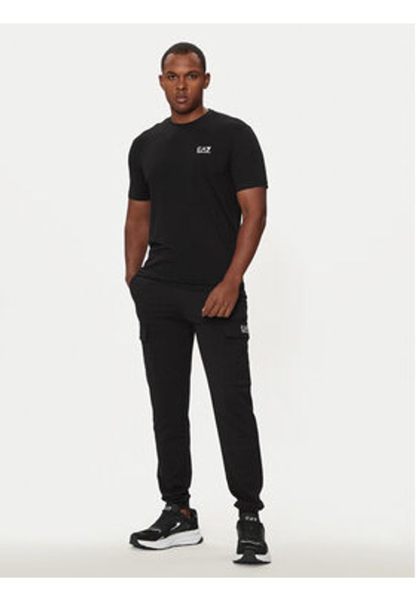 EA7 Emporio Armani T-Shirt 8NPT26 PJVQZ 1200 Czarny Regular Fit. Kolor: czarny. Materiał: bawełna