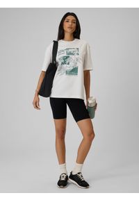 4f - 4F T-shirt loose z nadrukiem damski - biały L. Okazja: na co dzień. Kolor: biały. Materiał: dzianina, materiał, jeans. Wzór: nadruk. Styl: casual, klasyczny #2