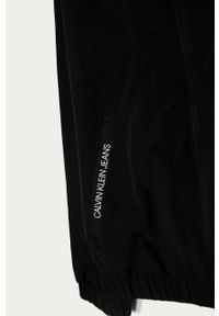 Calvin Klein Jeans - Kurtka dziecięca 128-176 cm. Okazja: na co dzień. Typ kołnierza: kaptur. Kolor: czarny. Materiał: poliester, materiał, poliamid. Długość rękawa: raglanowy rękaw. Wzór: gładki. Styl: casual #4