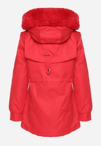 Born2be - Czerwona Kurtka Parka z Odpinanym Futerkowym Obszyciem przy Kapturze Inelithrae. Okazja: na co dzień. Typ kołnierza: golf. Kolor: czerwony. Materiał: jeans. Sezon: zima. Styl: klasyczny, casual, elegancki #6