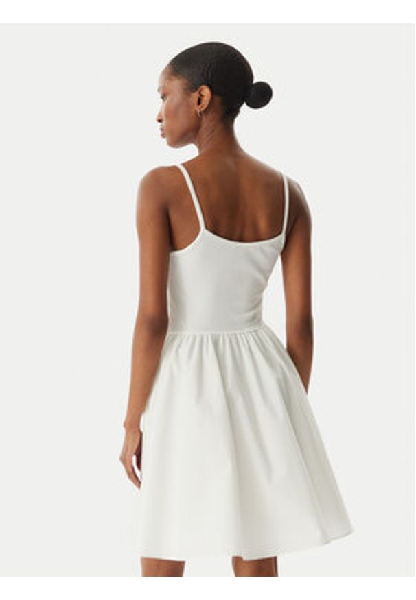 Tommy Jeans Sukienka letnia DW0DW22352 Biały Slim Fit. Kolor: biały. Materiał: bawełna. Sezon: lato