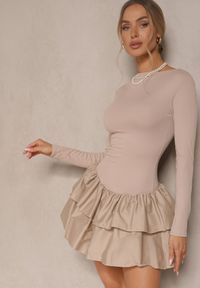 Renee - Beżowa Sukienka Longsleeve o Rozkloszowanym Kroju z Falbanką Reline. Okazja: na co dzień. Kolor: beżowy. Materiał: skóra. Długość rękawa: długi rękaw. Typ sukienki: proste. Styl: klasyczny, elegancki, casual #3