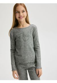 Reserved - Prążkowana koszulka z aplikacją - ciemnoszary. Kolor: szary. Materiał: prążkowany. Wzór: aplikacja #1