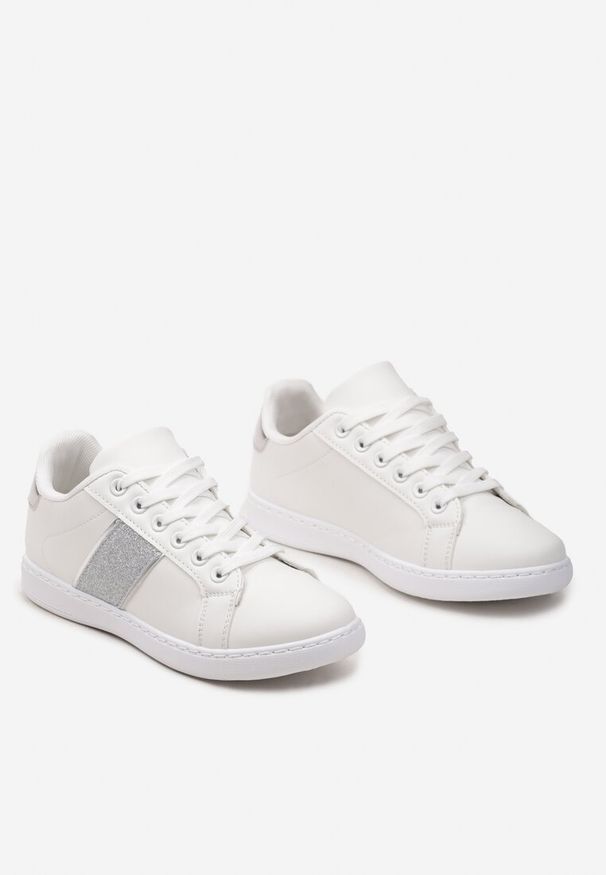 Renee - Biało-Srebrne Sneakersy Sznurowane Ozdobione Brokatem Vistasta. Nosek buta: okrągły. Zapięcie: sznurówki. Kolor: biały. Materiał: materiał. Wzór: aplikacja. Obcas: na obcasie. Wysokość obcasa: niski