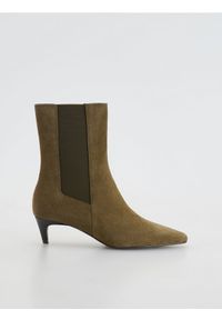 Reserved - Zamszowe botki na obcasie - ciemnozielony. Kolor: zielony. Materiał: zamsz. Obcas: na obcasie. Wysokość obcasa: średni #1