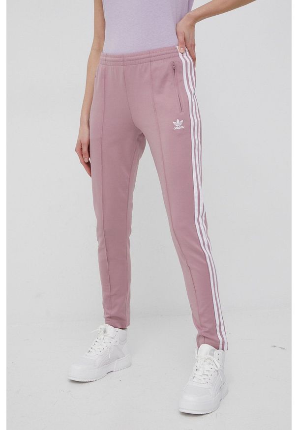 adidas Originals spodnie damskie kolor różowy gładkie. Kolor: różowy. Materiał: materiał, dzianina. Wzór: gładki