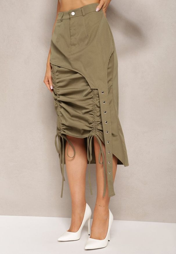 Renee - Ciemnozielona Spódnica Midi High Waist z Ozdobnym Paskiem i Troczkami Ferronia. Stan: podwyższony. Kolor: zielony. Materiał: tkanina