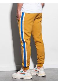 Ombre Clothing - Spodnie męskie dresowe joggery P854 - musztardowe - XXL. Kolor: żółty. Materiał: dresówka. Wzór: kolorowy, haft. Styl: retro #5