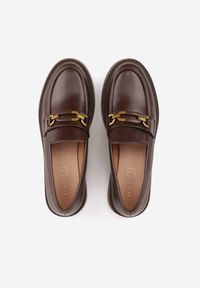 Renee - Brązowe Eleganckie Mokasyny VICES z Aplikacją i Wkładką ze Skóry Naturalnej Arinatta. Kolor: brązowy. Materiał: skóra. Wzór: aplikacja. Styl: elegancki #5