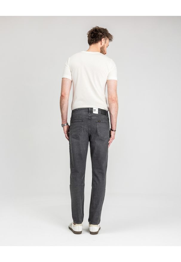 Lee - MĘSKIE SPODNIE JEANSOWE LEE AUSTIN DARK SMOKE 112355803. Okazja: na co dzień. Styl: elegancki, casual, klasyczny