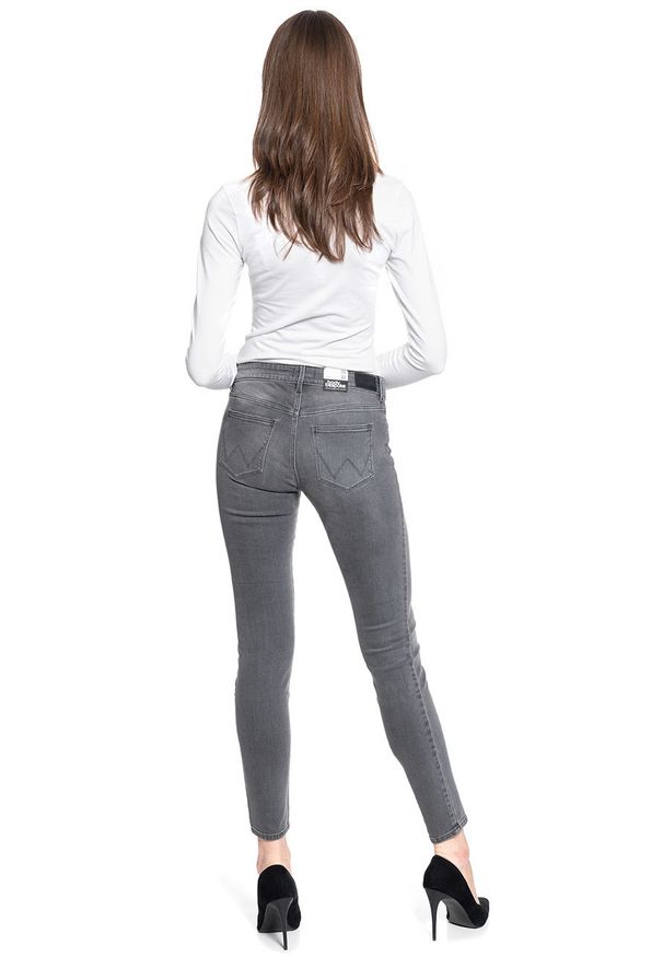 Wrangler - SPODNIE DAMSKIE WRANGLER SKINNY SKY GREY W28KKS74H 112128299