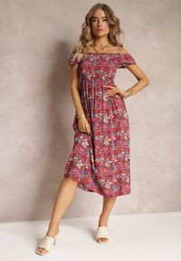Renee - Czerwona Wiskozowa Sukienka Midi o Fasonie Hiszpanki w Kwiatowy Print Gerlia. Typ kołnierza: dekolt hiszpanka. Kolor: czerwony. Materiał: wiskoza. Wzór: kwiaty, nadruk. Długość: midi #4
