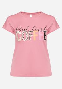 Born2be - Różowy T-shirt z Napisem z Motywem Kawy Dimrrue. Kolor: różowy. Materiał: tkanina. Wzór: napisy. Styl: elegancki