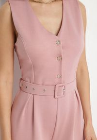 Born2be - Różowy Taliowany Kombinezon z Wiskozą Ozdobiony Paskiem Ralinelle. Okazja: na imprezę. Kolor: różowy. Materiał: wiskoza. Wzór: aplikacja. Styl: elegancki, klasyczny #4