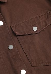 Born2be - Brązowa Bawełniana Kurtka Jeansowa o Koszulowym Kroju na Napy Yrelola. Okazja: na co dzień, do pracy. Kolor: brązowy. Materiał: jeans, bawełna. Długość: długie. Styl: casual, klasyczny #6