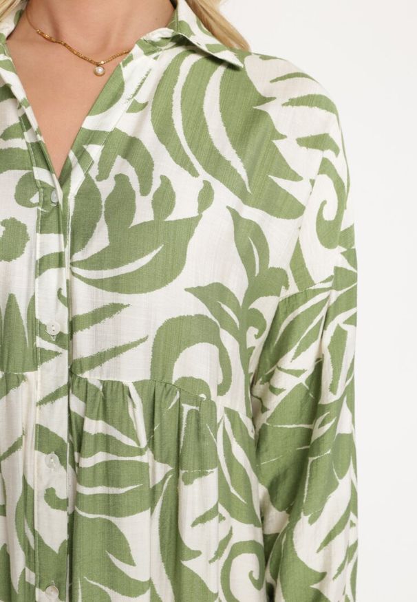 Born2be - Zielona Sukienka Szmizjerka Zapinana na Guziki z Falbanką Lavernia. Okazja: na co dzień, na randkę. Typ kołnierza: dekolt w kształcie V, kołnierz z falbankami. Kolor: zielony. Materiał: materiał, wiskoza, jeans. Długość rękawa: długi rękaw. Typ sukienki: szmizjerki. Styl: klasyczny, casual, elegancki