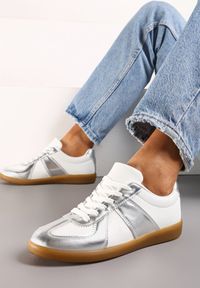 Born2be - Srebrno-Białe Sneakersy w Stylu Klasycznych Tenisówek Filtris. Nosek buta: okrągły. Zapięcie: sznurówki. Kolor: srebrny. Materiał: materiał. Obcas: na obcasie. Wysokość obcasa: niski #4