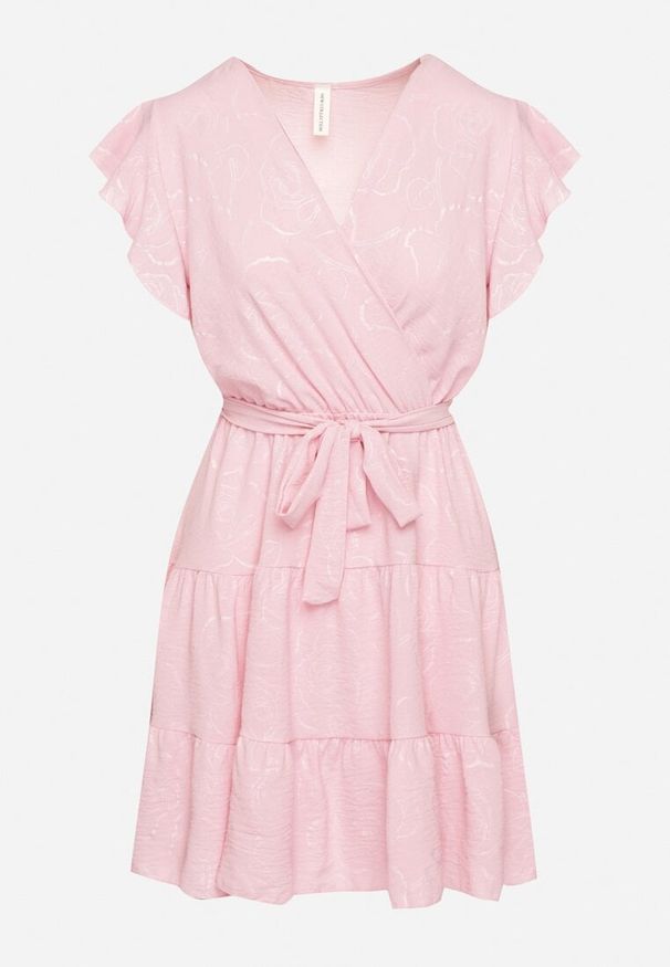 Born2be - Różowa Kopertowa Sukienka Ozdobiona Falbanami i Paskiem Liliessa. Okazja: na co dzień. Typ kołnierza: dekolt w kształcie V. Kolor: różowy. Wzór: aplikacja. Typ sukienki: kopertowe. Styl: klasyczny, casual, elegancki